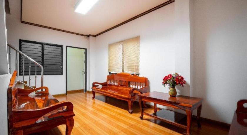 โอโย 836 พีเค เรสซิเดนซ์ Hotel สัตหีบ ภายนอก รูปภาพ
